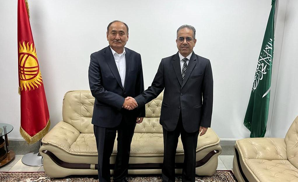 Кыргызстанда муктаж болгон 100гө жакын бейтаптын жүрөгүнө бекер операция жасалат